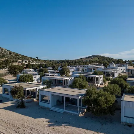 Oikos Resort Buqez - Villa Ohlive 67 *